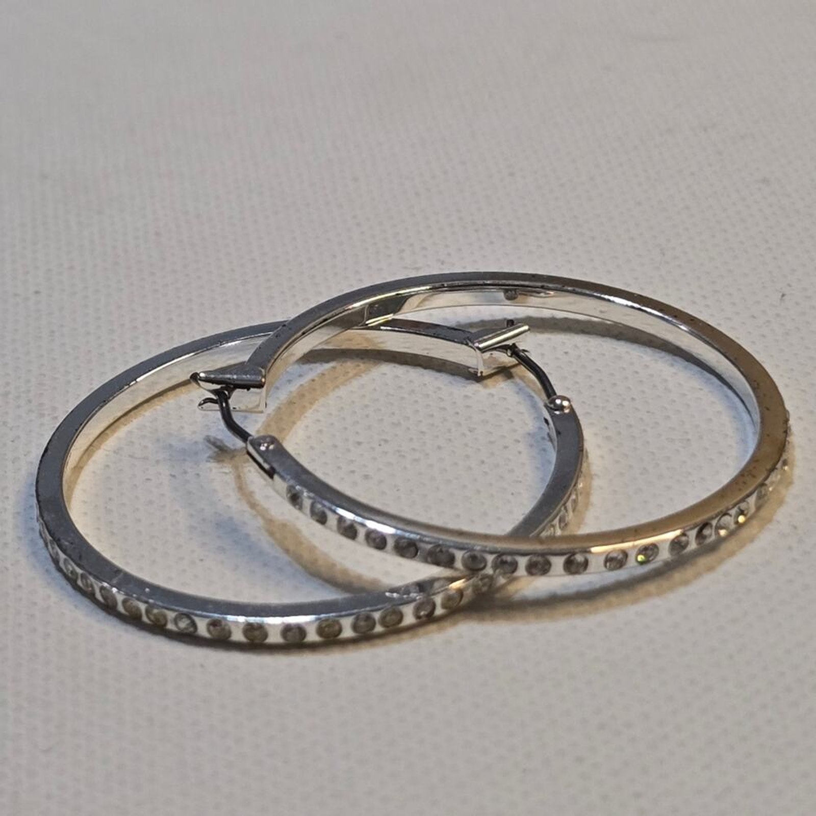 Lucky Brand Jeweled Silver Tone Hoop Earrings New 35$